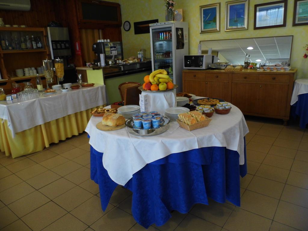 Hotel Ely Viareggio Exterior photo