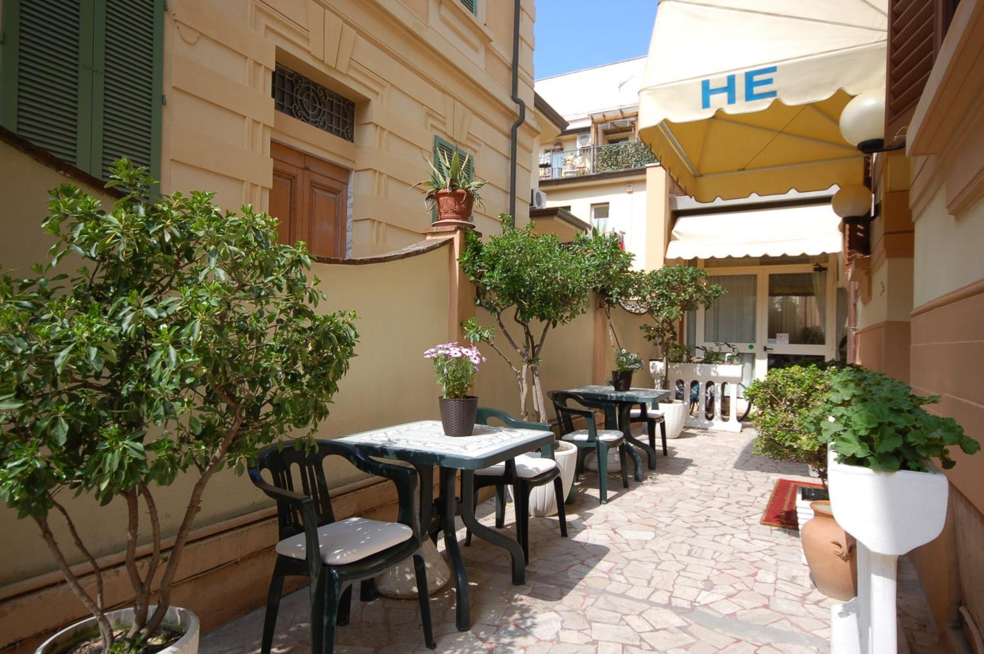 Hotel Ely Viareggio Exterior photo