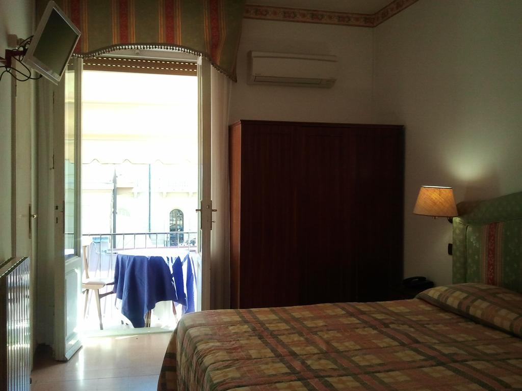Hotel Ely Viareggio Exterior photo