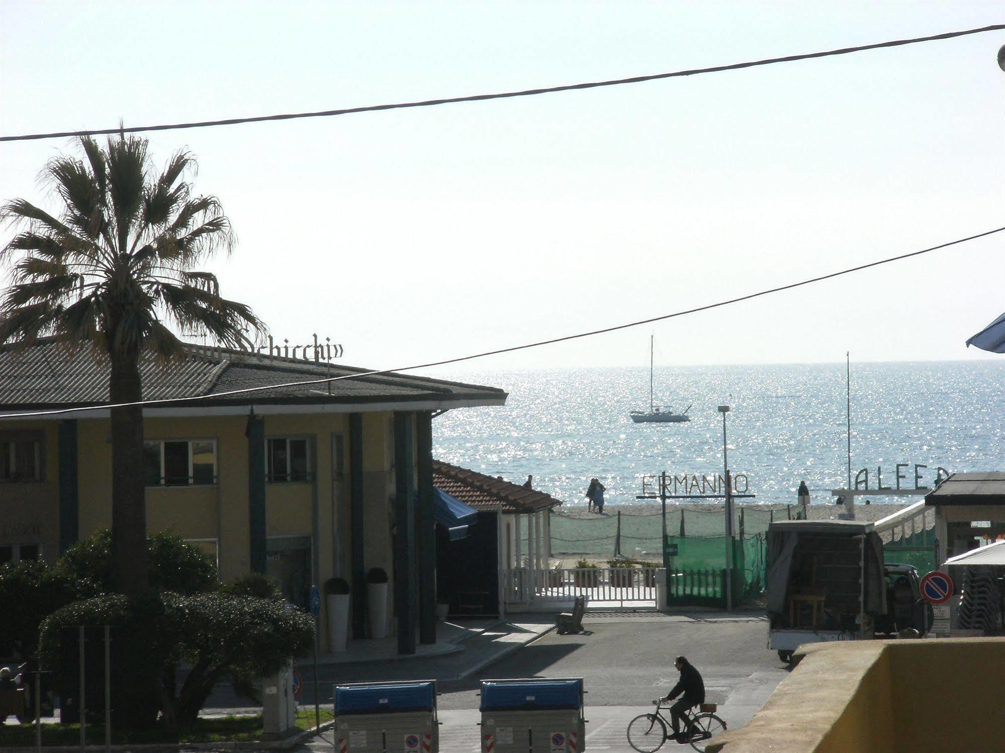 Hotel Ely Viareggio Exterior photo